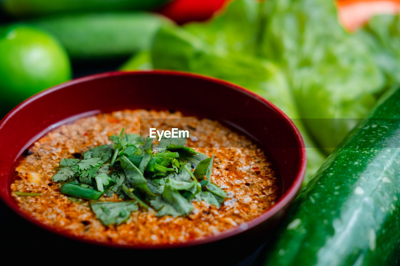 HIGH ANGLE VIEW OF VEGETABLES IN BOWL