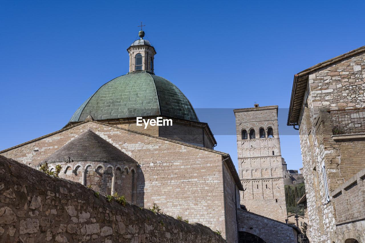 architecture, built structure, building exterior, religion, place of worship, travel destinations, belief, building, history, sky, the past, clear sky, spirituality, dome, blue, nature, travel, no people, sunny, tourism, tower, landmark, day, catholicism, city, outdoors, sunlight, ancient history, worship, old