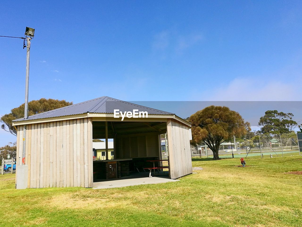 VIEW OF BUILT STRUCTURE AGAINST SKY