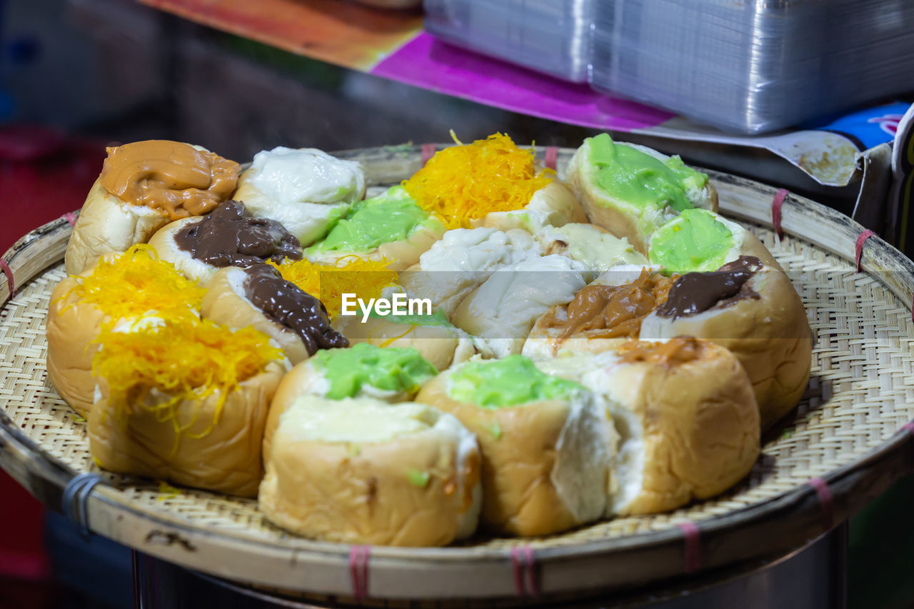 CLOSE-UP OF FOOD IN PLATE