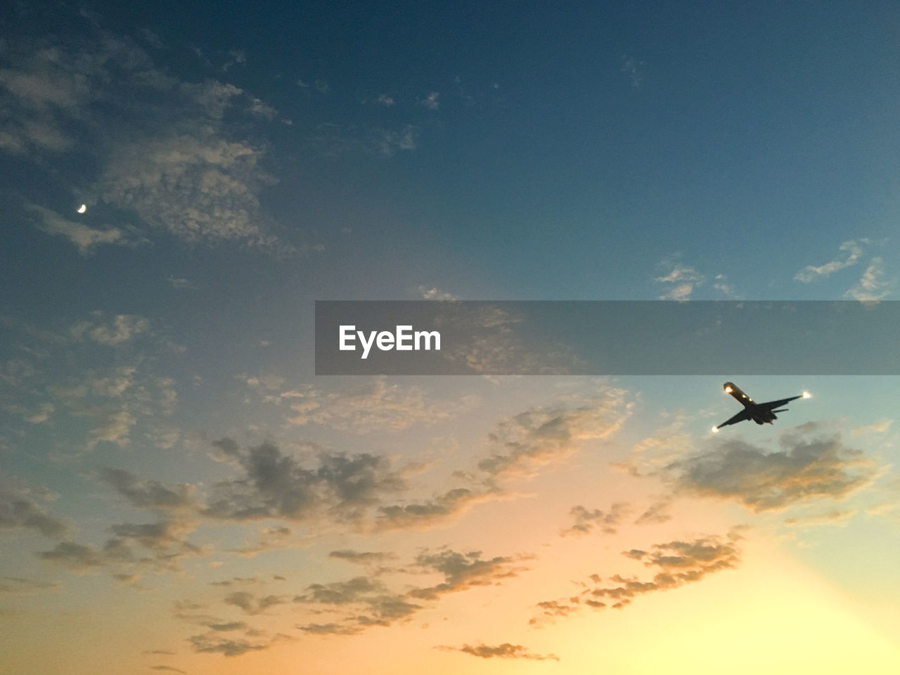 LOW ANGLE VIEW OF SILHOUETTE AIRPLANE FLYING AGAINST SKY