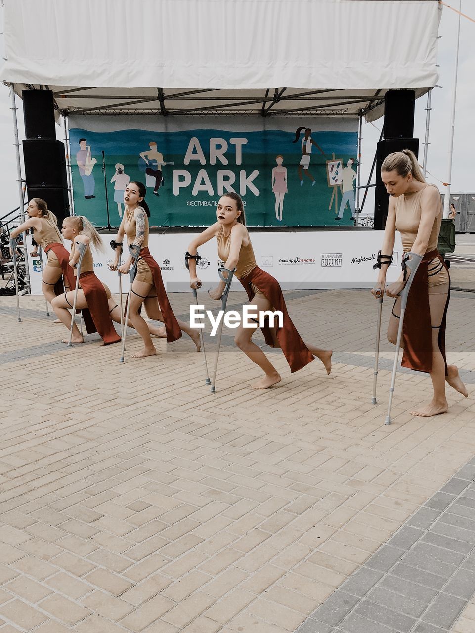 GROUP OF PEOPLE SITTING IN FRONT OF AN ANIMAL