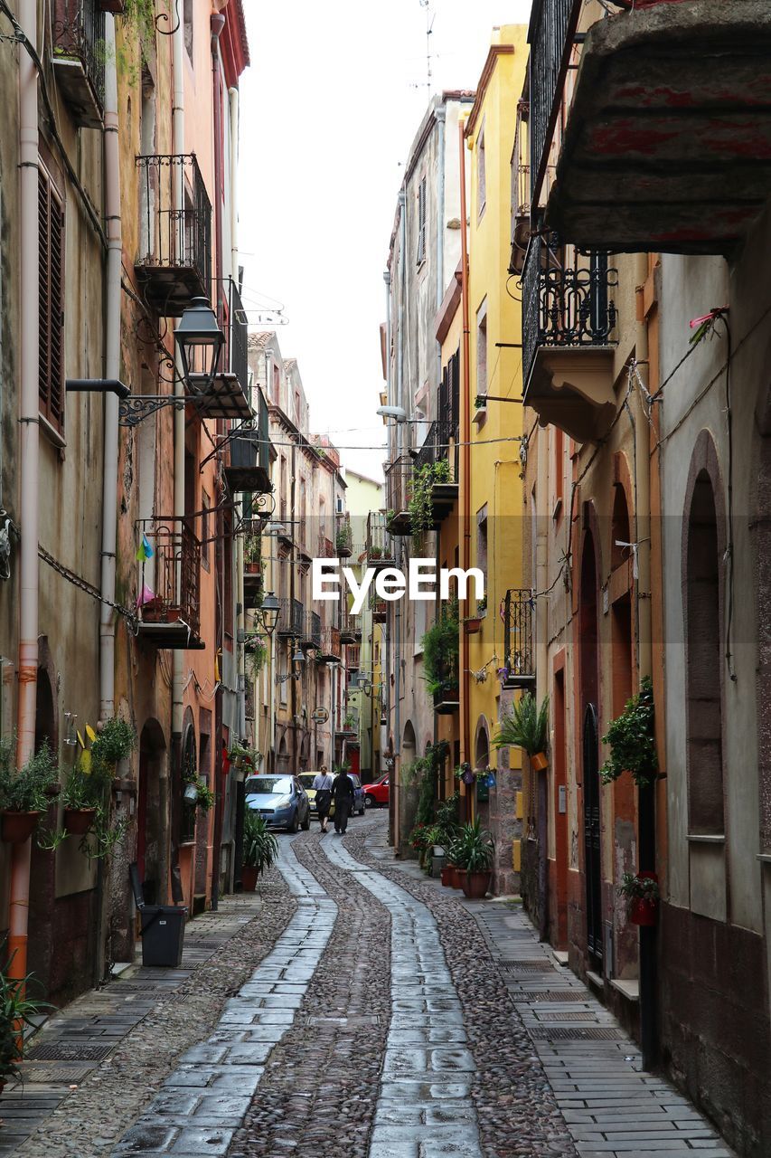 Narrow alley amidst buildings in city