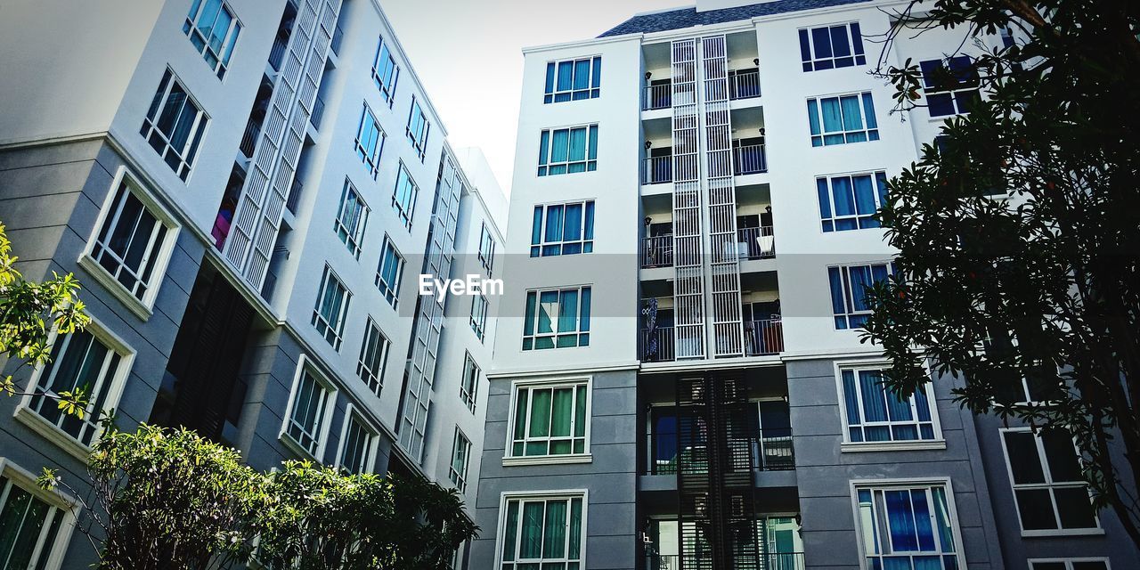 LOW ANGLE VIEW OF RESIDENTIAL BUILDINGS AGAINST SKY