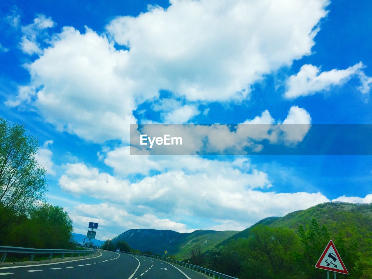 SCENIC VIEW OF GREEN LANDSCAPE AGAINST SKY