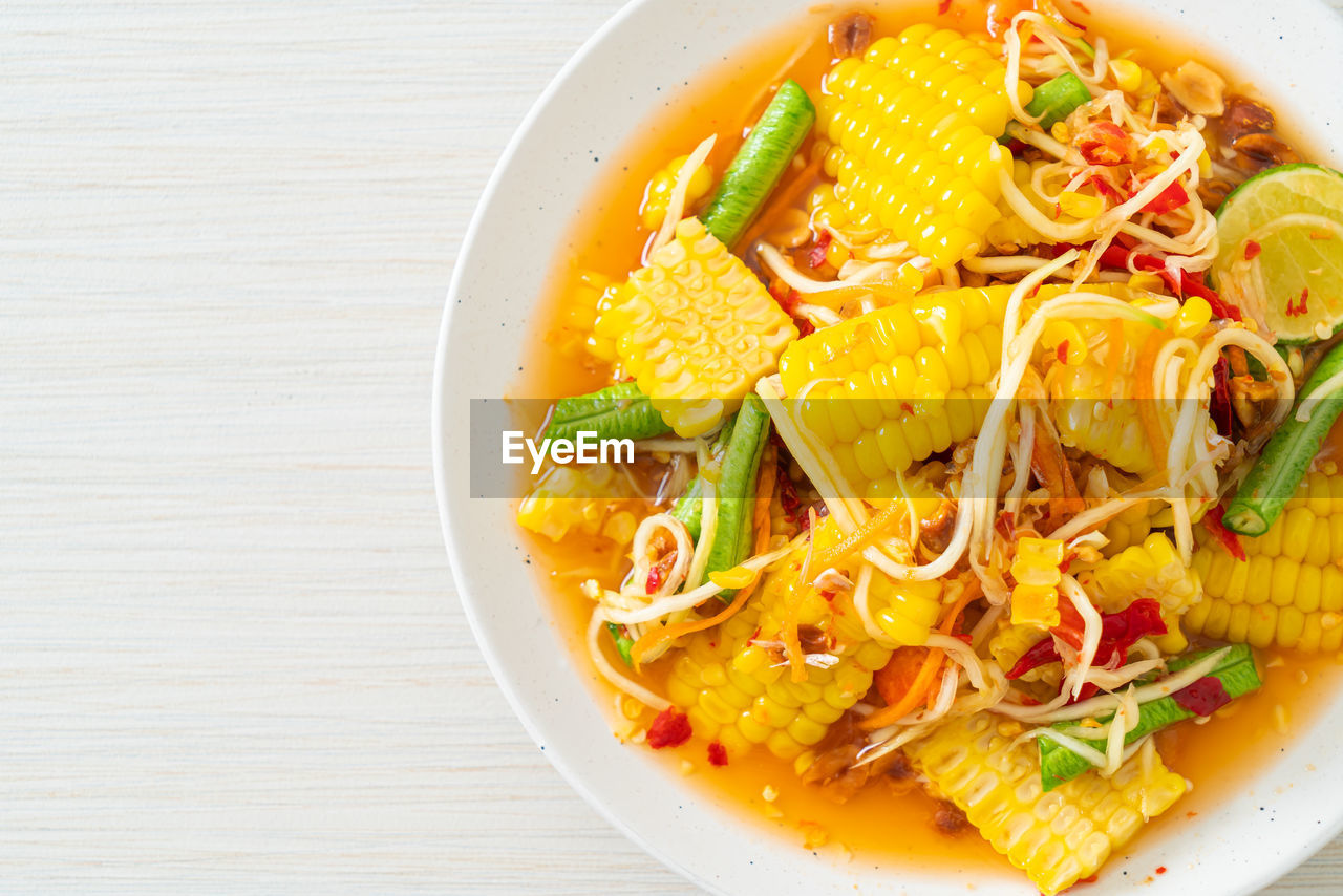 HIGH ANGLE VIEW OF NOODLES IN BOWL