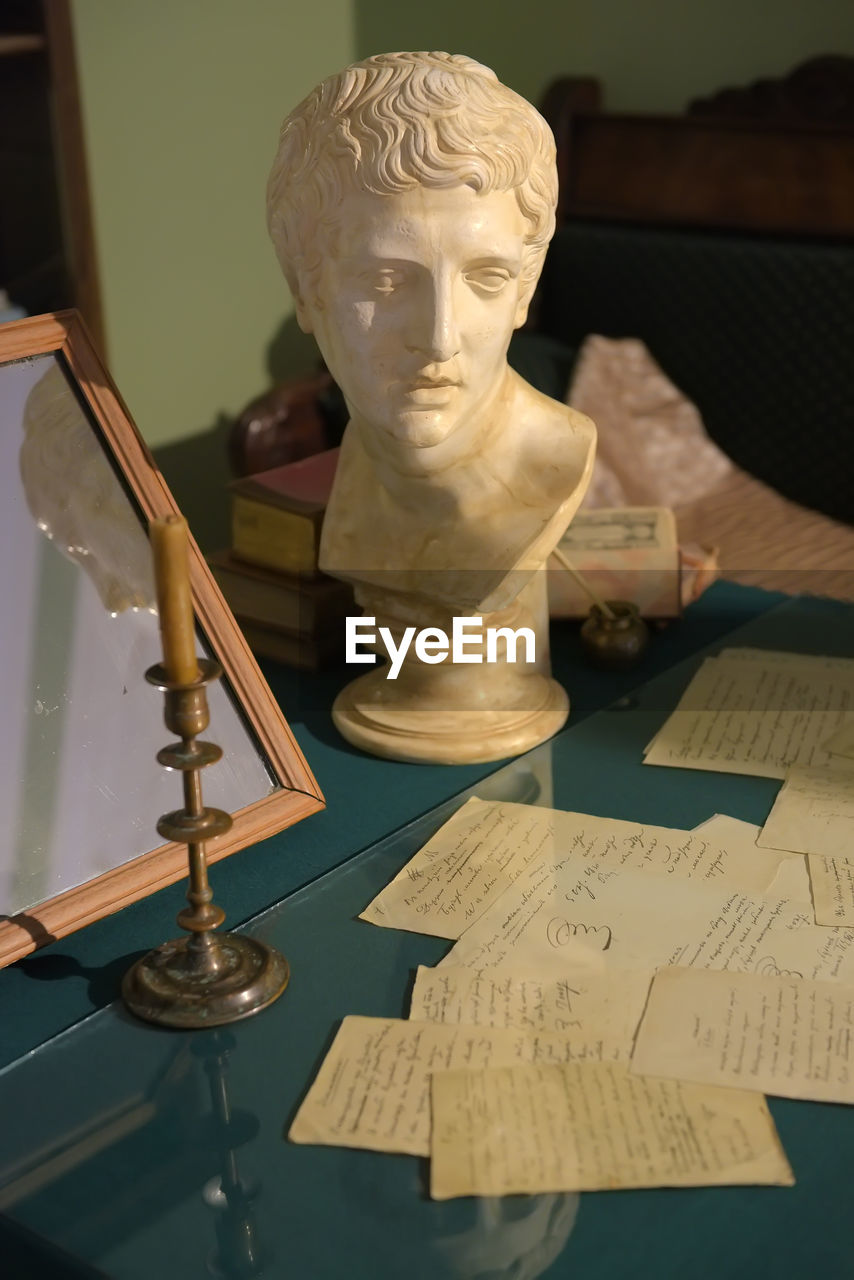 CLOSE-UP OF STATUE ON TABLE AT CAFE