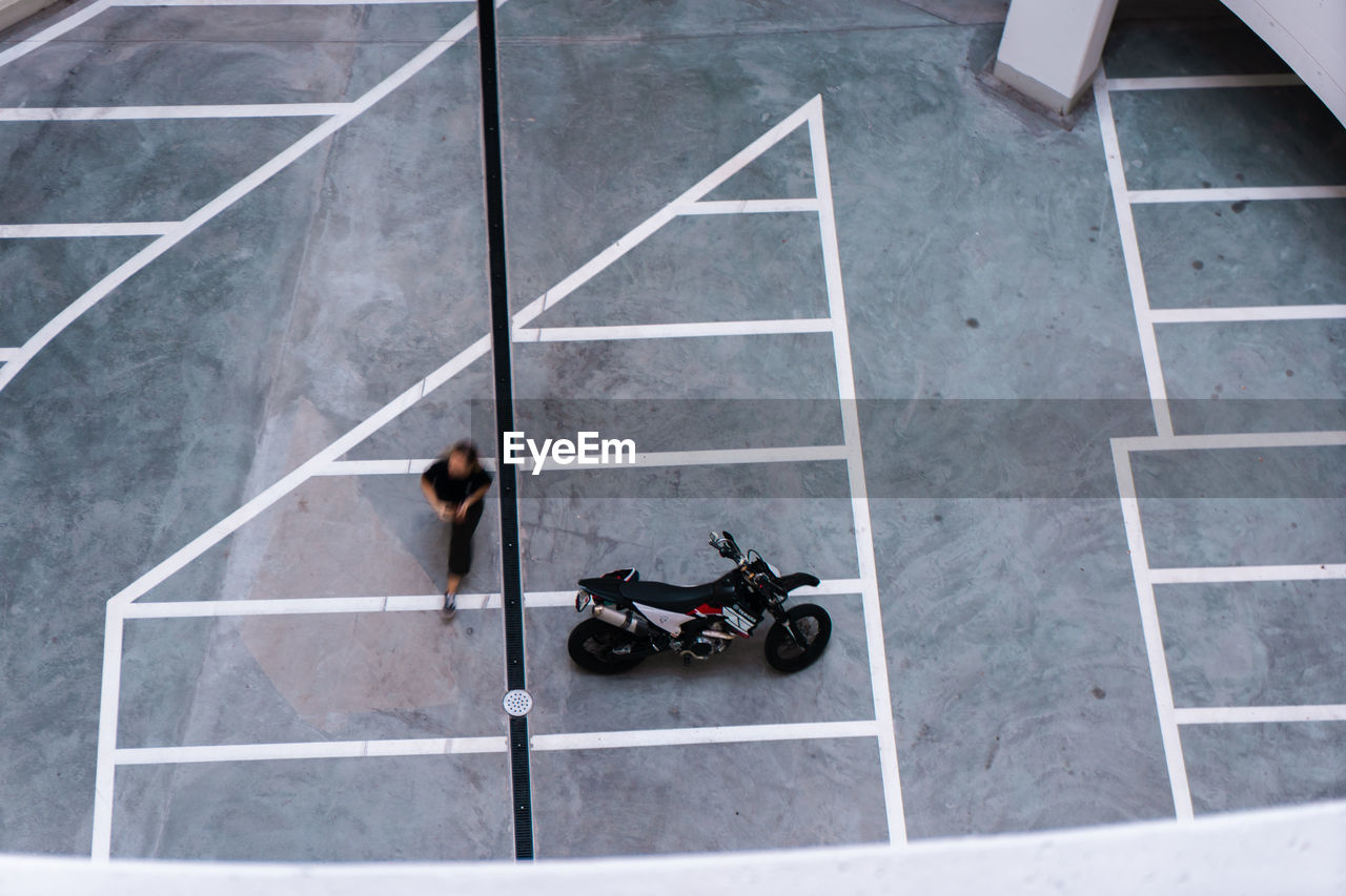 HIGH ANGLE VIEW OF PEOPLE IN STREET