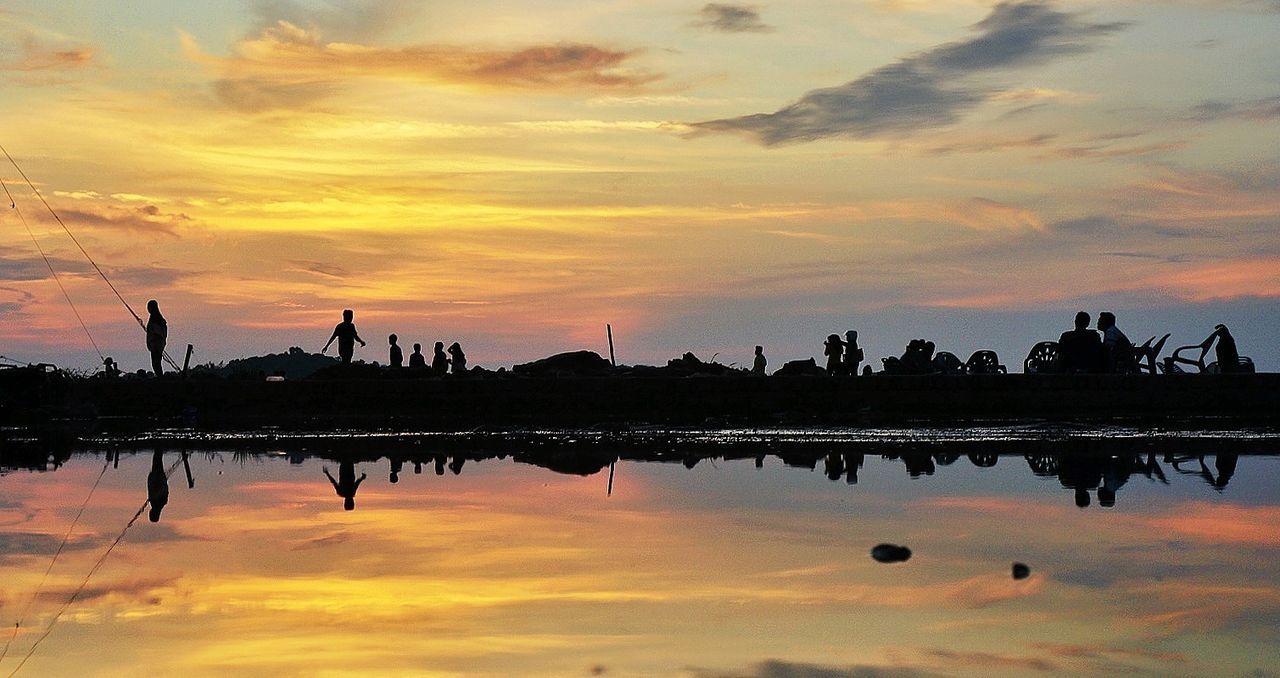 VIEW OF SEA AT SUNSET