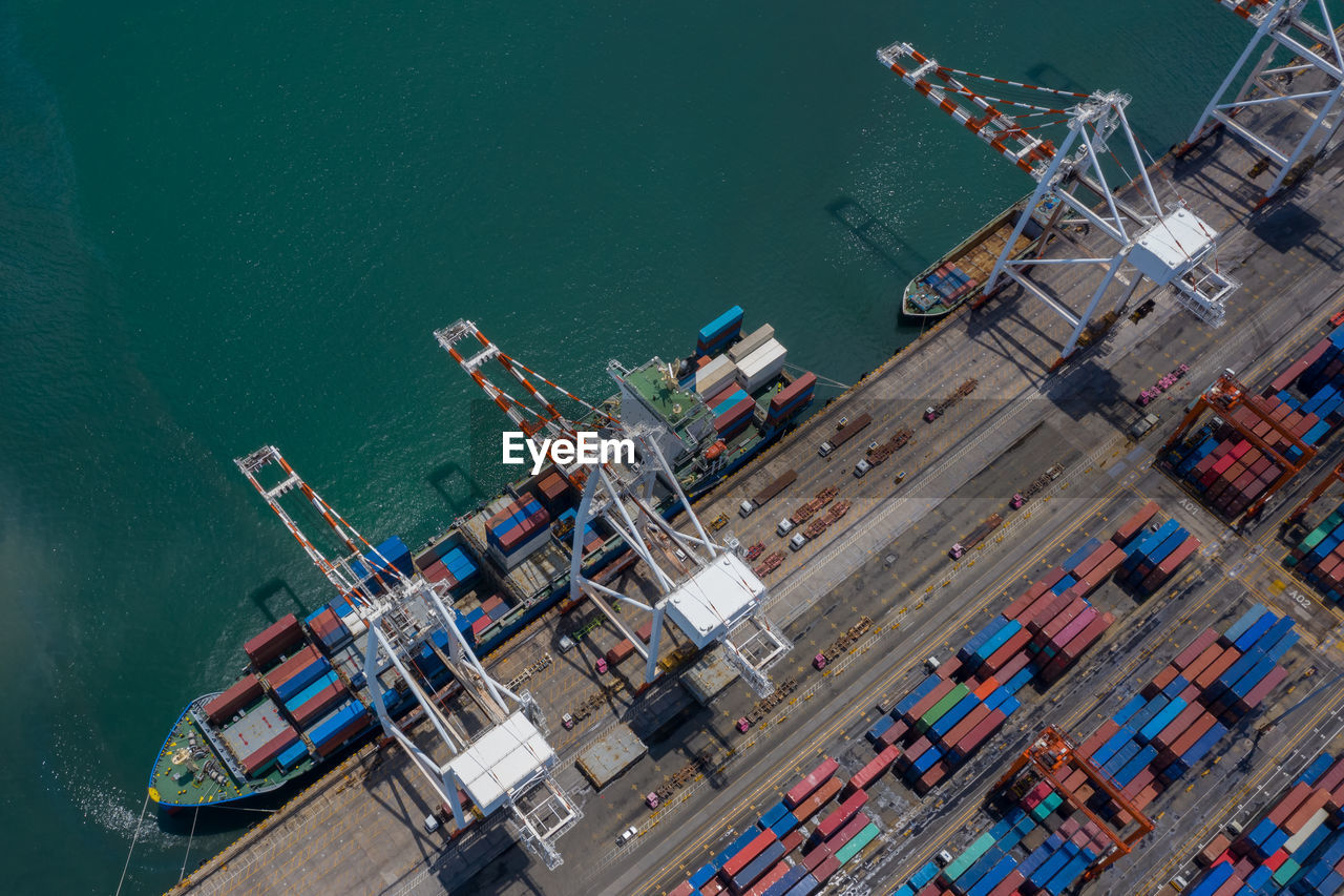 Container ship terminal, unloading and quay crane of container ship at industrial port 