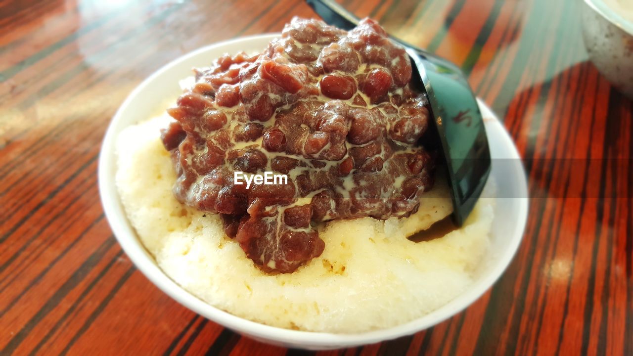 CLOSE-UP OF PASTA IN PLATE