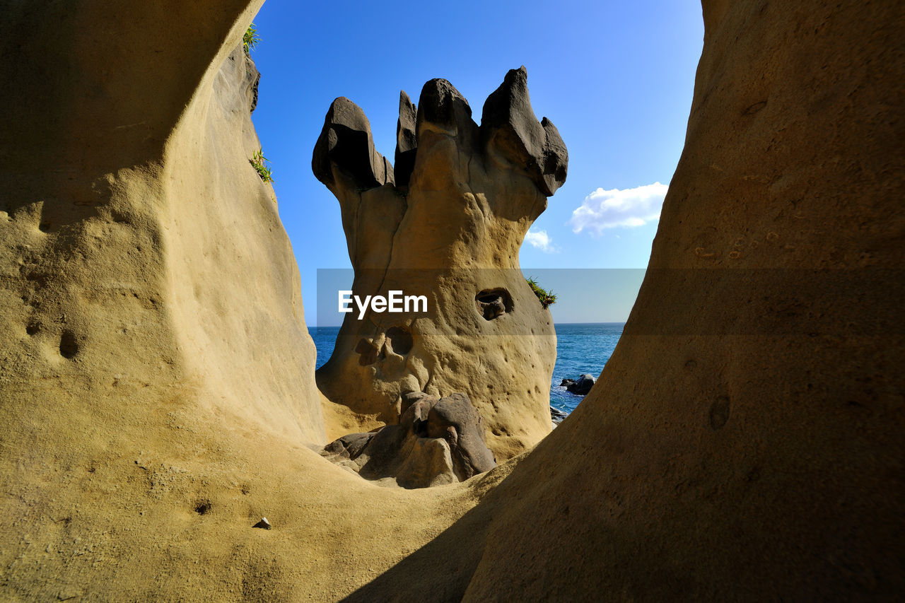 LOW ANGLE VIEW OF STATUES ON DESERT