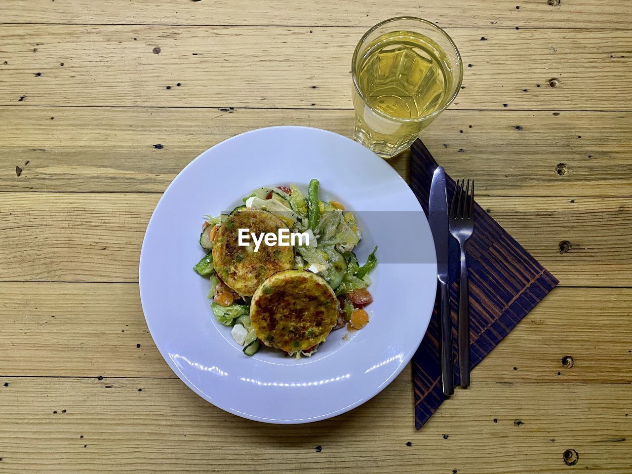 HIGH ANGLE VIEW OF BREAKFAST IN PLATE ON TABLE