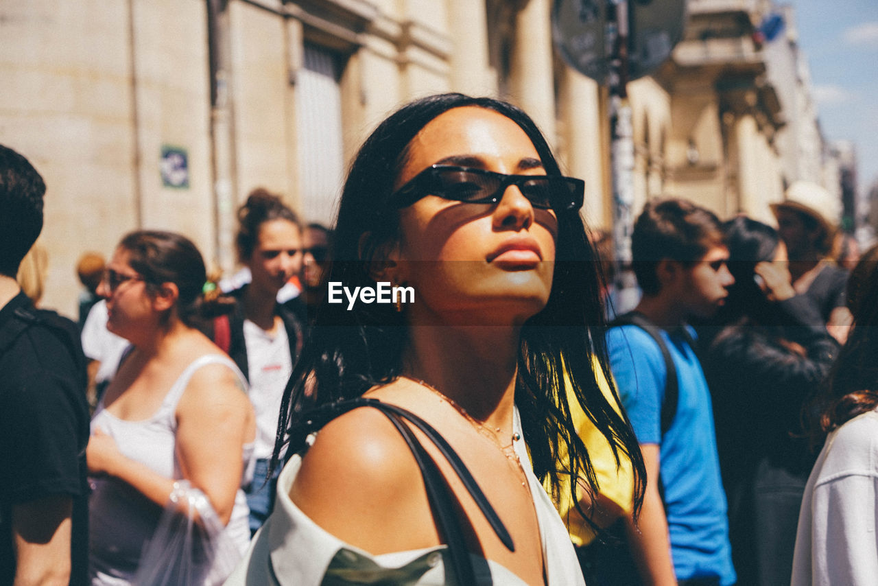 PORTRAIT OF YOUNG PEOPLE LOOKING AT CITY