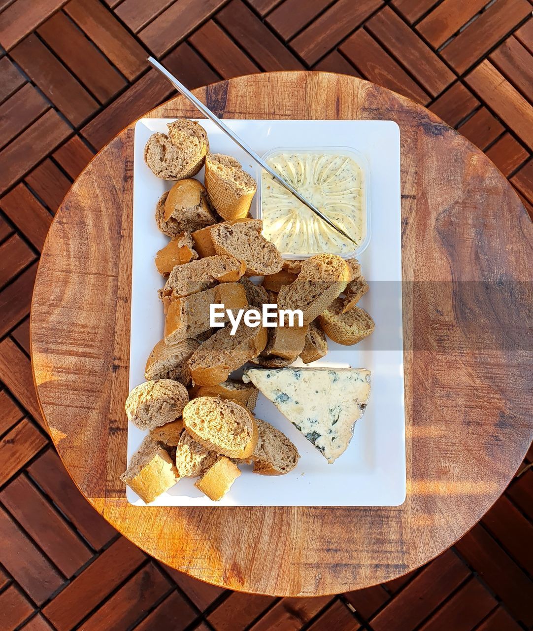 HIGH ANGLE VIEW OF BREAKFAST SERVED IN PLATE