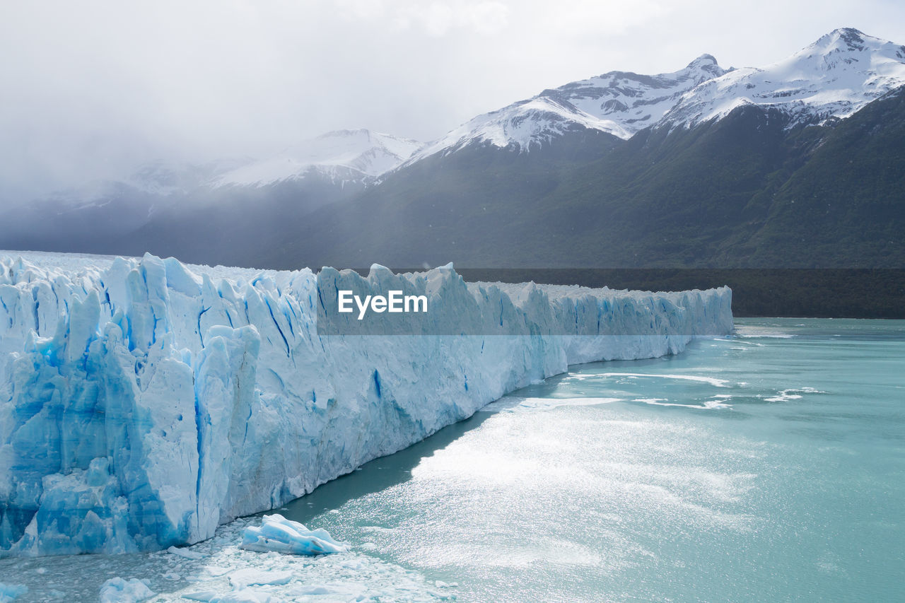 SCENIC VIEW OF SNOWCAPPED MOUNTAIN AGAINST SKY DURING WINTER