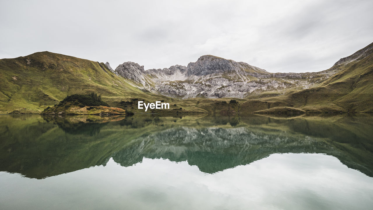 Reflection of mountains in lake against sky