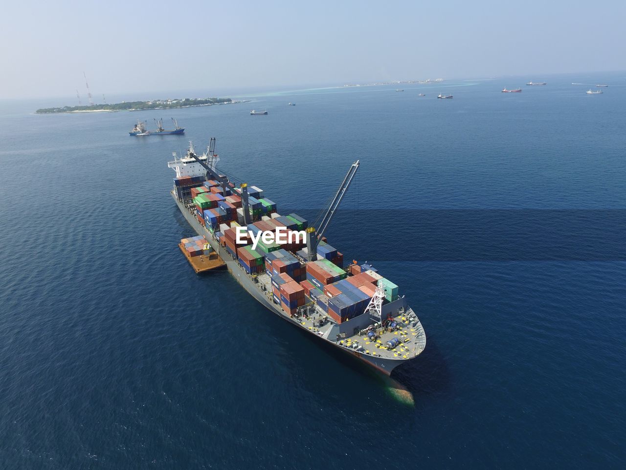 HIGH ANGLE VIEW OF BOATS IN SEA AGAINST SKY