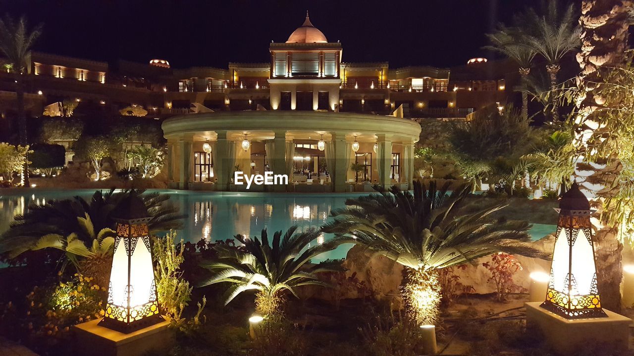 VIEW OF ILLUMINATED BUILDING AT NIGHT