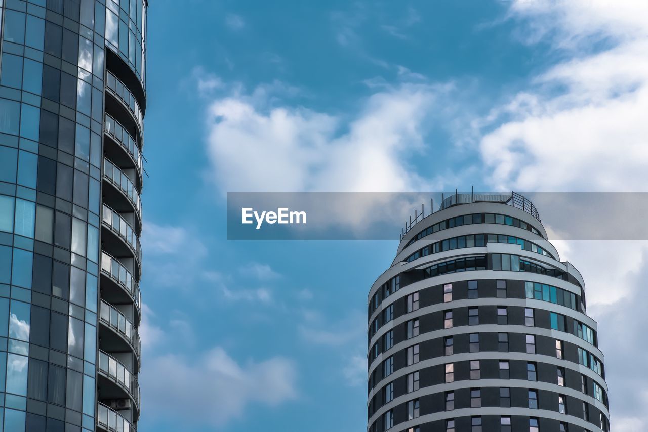 LOW ANGLE VIEW OF BUILDINGS AGAINST SKY