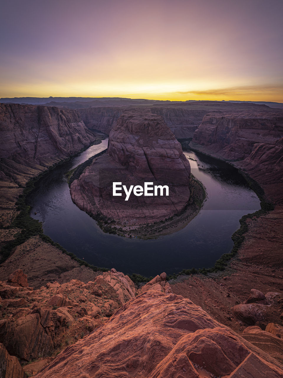 AERIAL VIEW OF ROCK FORMATIONS AGAINST SKY