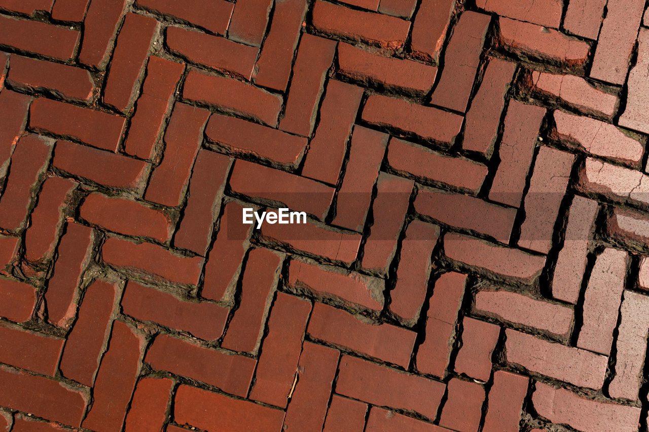 HIGH ANGLE VIEW OF COBBLESTONE STREET