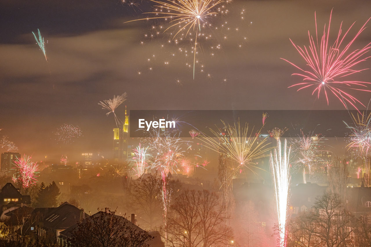 FIREWORKS DISPLAY AT NIGHT