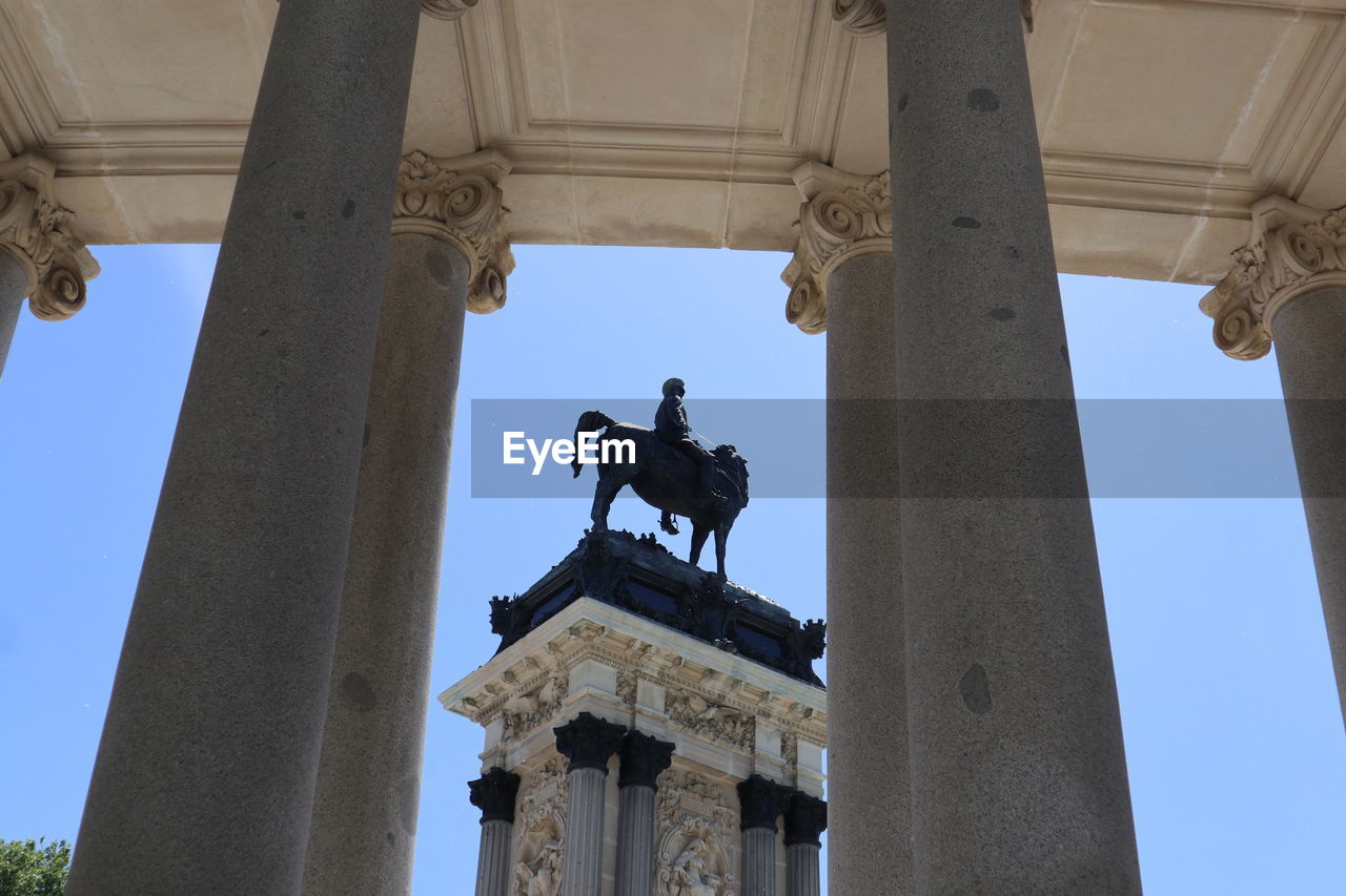 LOW ANGLE VIEW OF STATUES