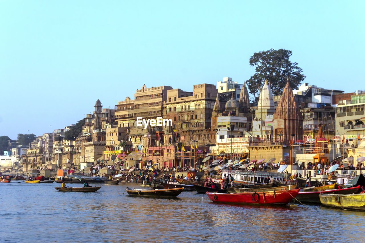 VIEW OF BUILDINGS AT WATERFRONT