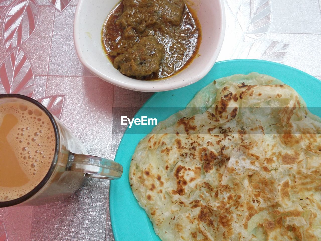 HIGH ANGLE VIEW OF BREAKFAST IN PLATE