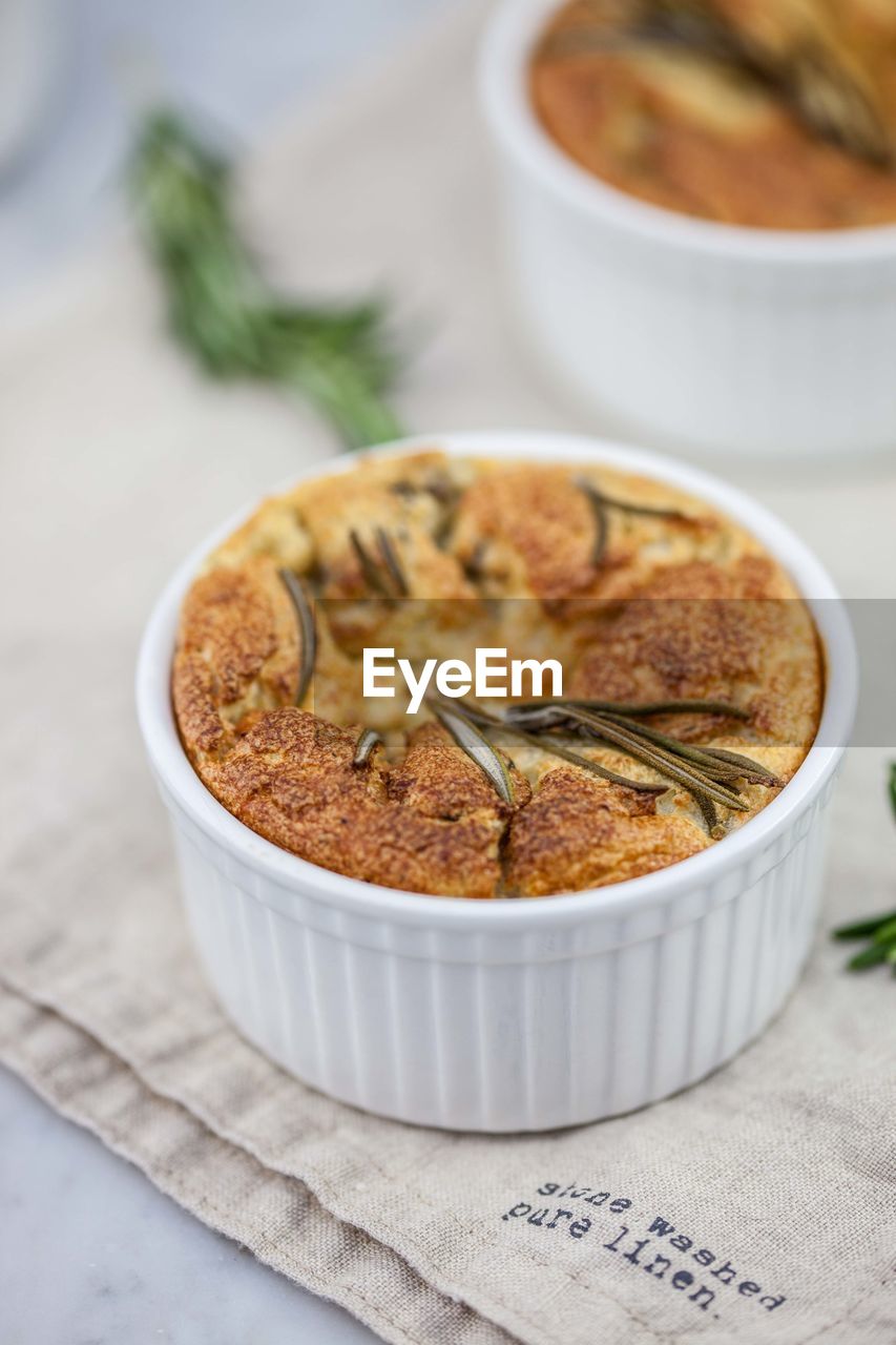 CLOSE-UP OF FOOD IN BOWL ON TABLE