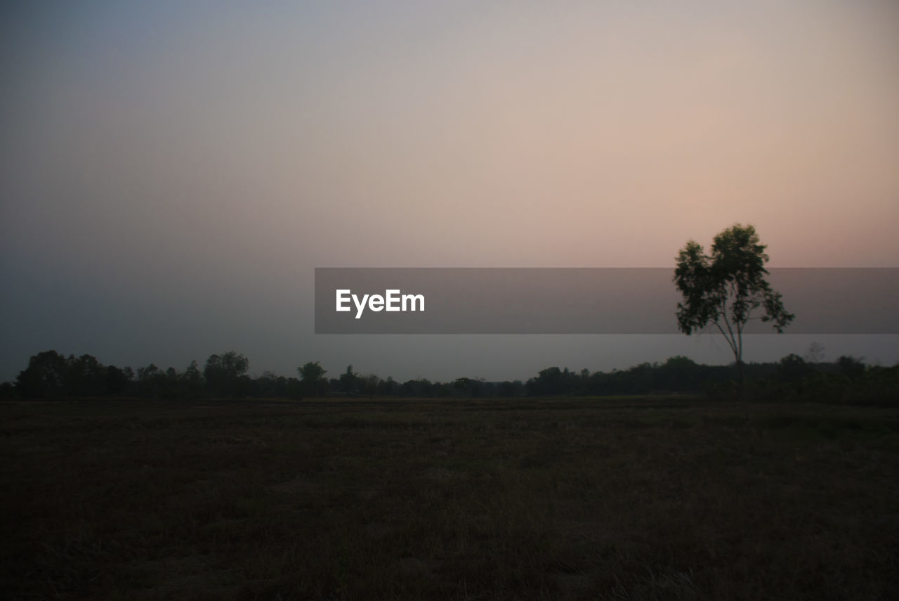 SCENIC VIEW OF SILHOUETTE FIELD AGAINST SKY DURING SUNSET