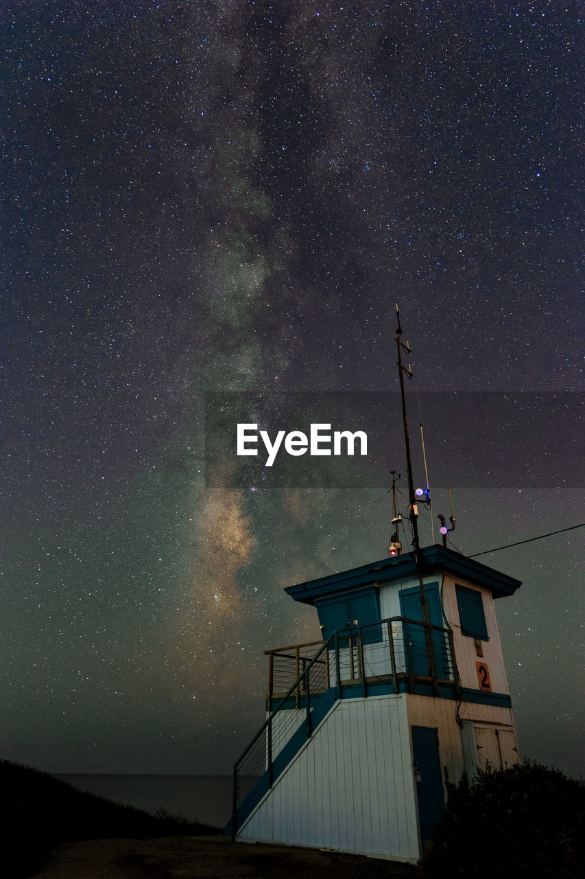 Milky way over a lifeguard tower in malibu california