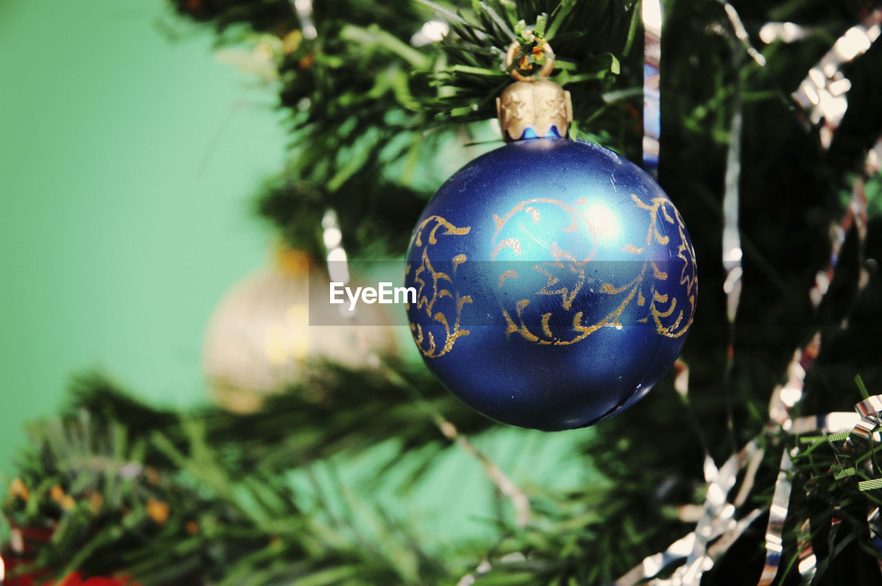 CLOSE-UP OF CHRISTMAS DECORATION HANGING ON TREE AT NIGHT