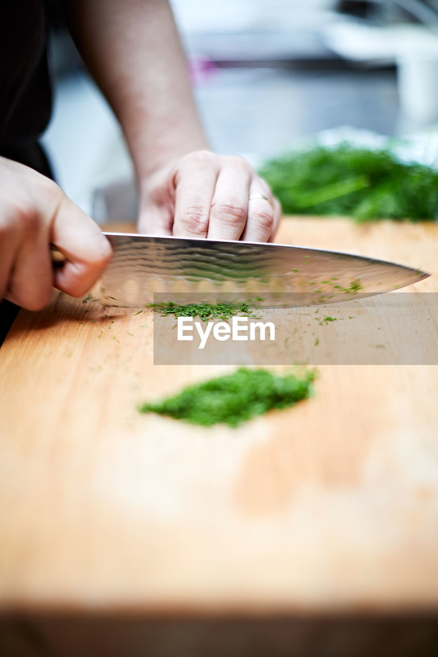 MIDSECTION OF PERSON PREPARING FOOD