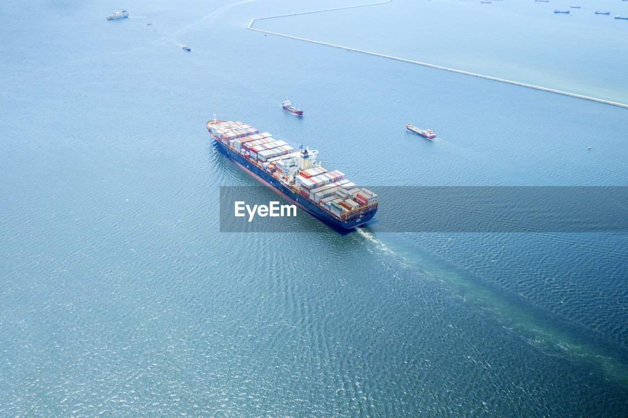 HIGH ANGLE VIEW OF CONTAINER SHIP IN BAY