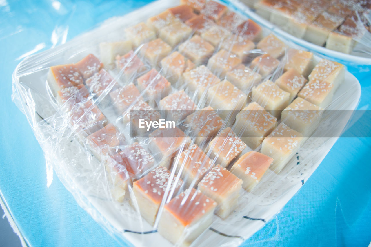 HIGH ANGLE VIEW OF CHOCOLATE CAKE IN PLASTIC CONTAINER