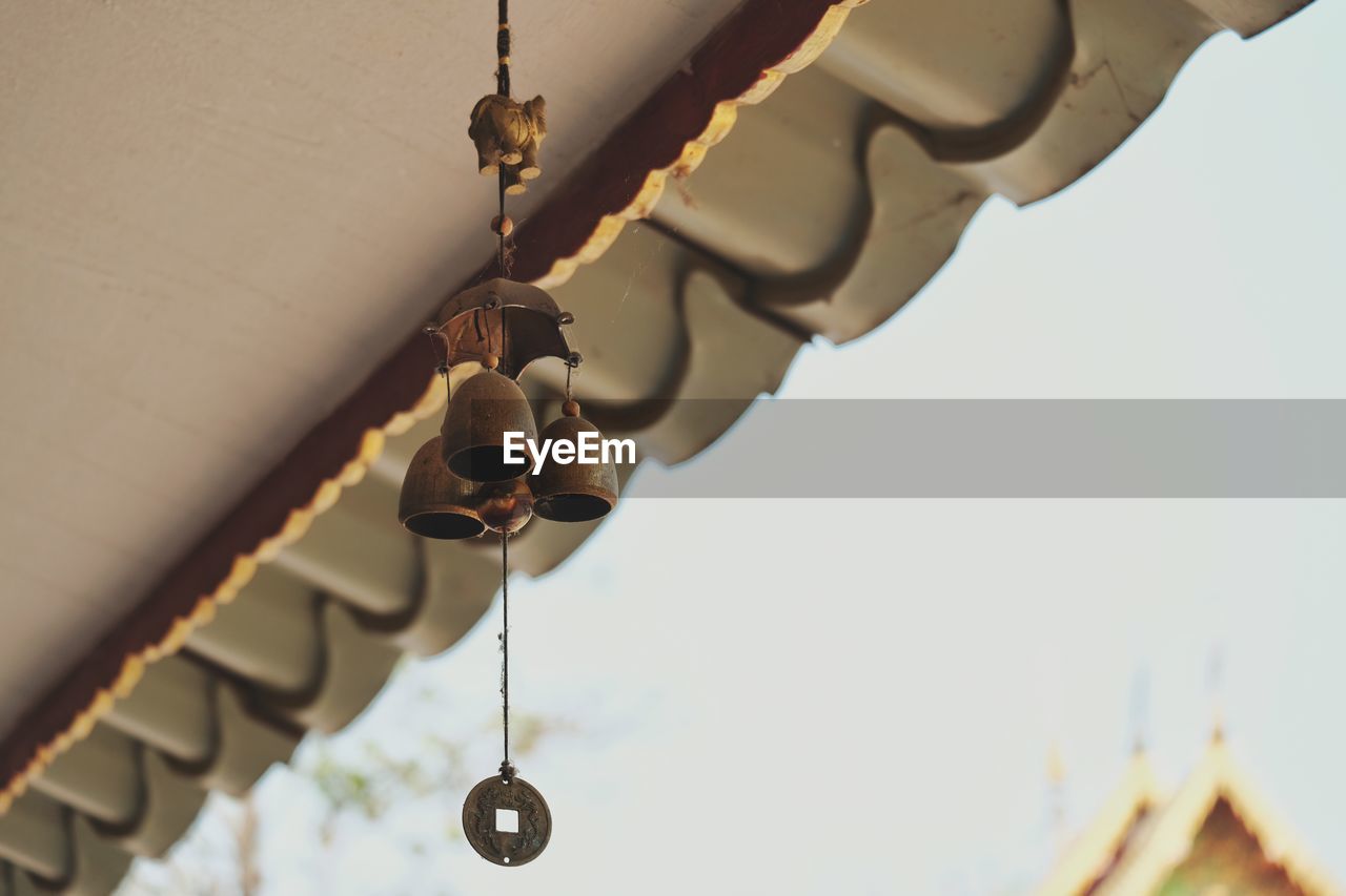 LOW ANGLE VIEW OF LIGHT BULBS HANGING FROM ROOF