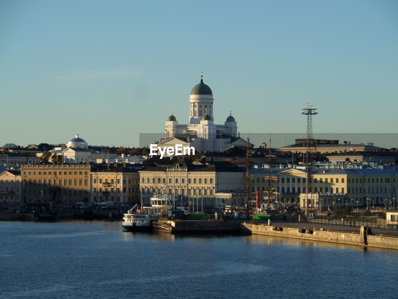 VIEW OF BUILDINGS AT WATERFRONT