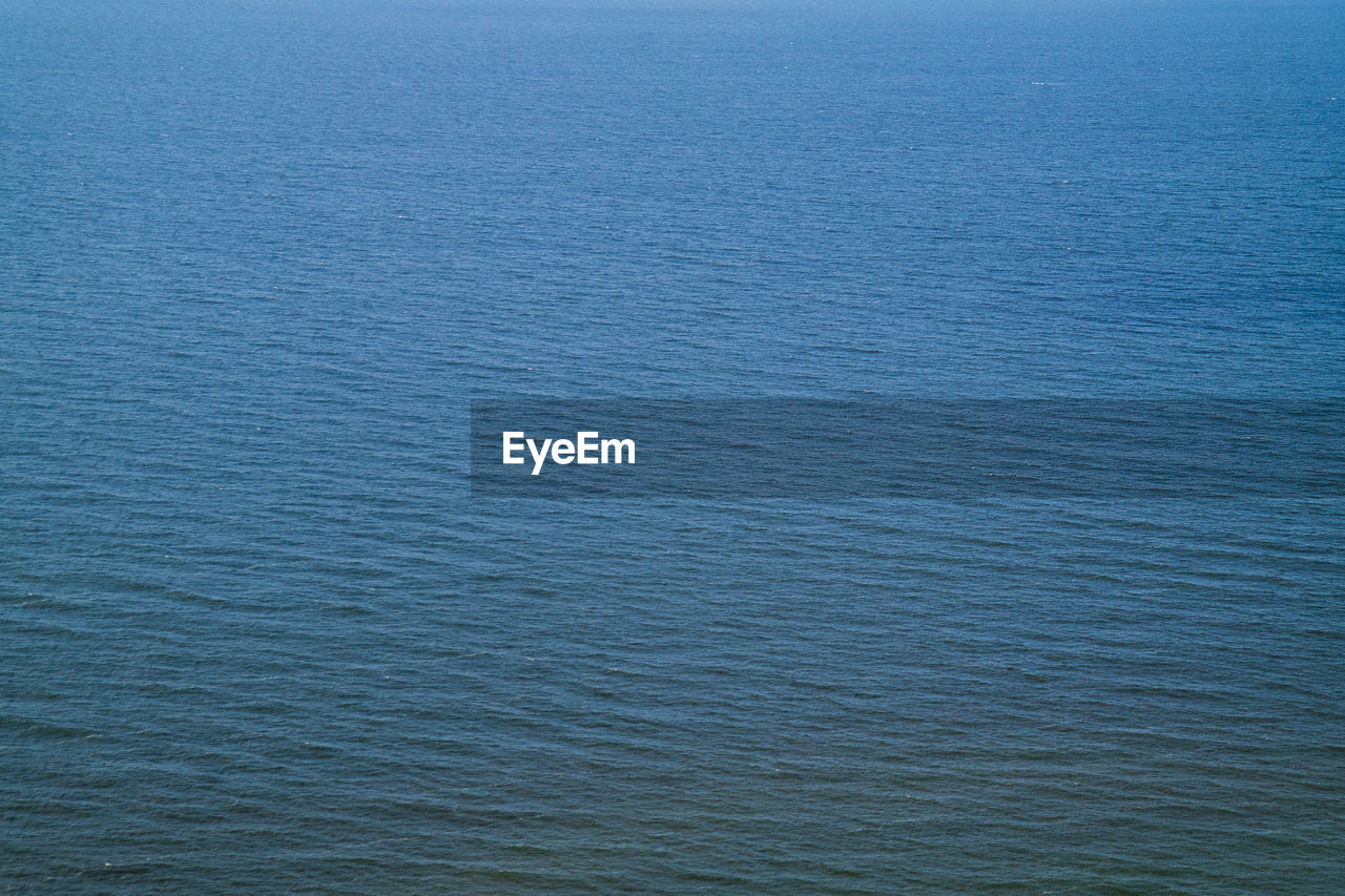 FULL FRAME SHOT OF SEA