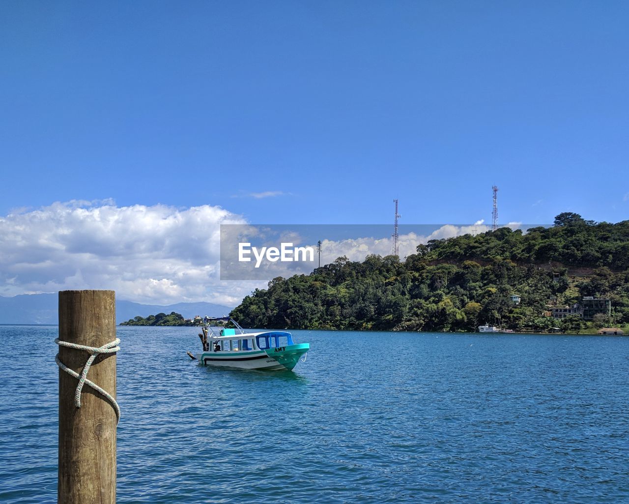 BOAT IN SEA AGAINST SKY