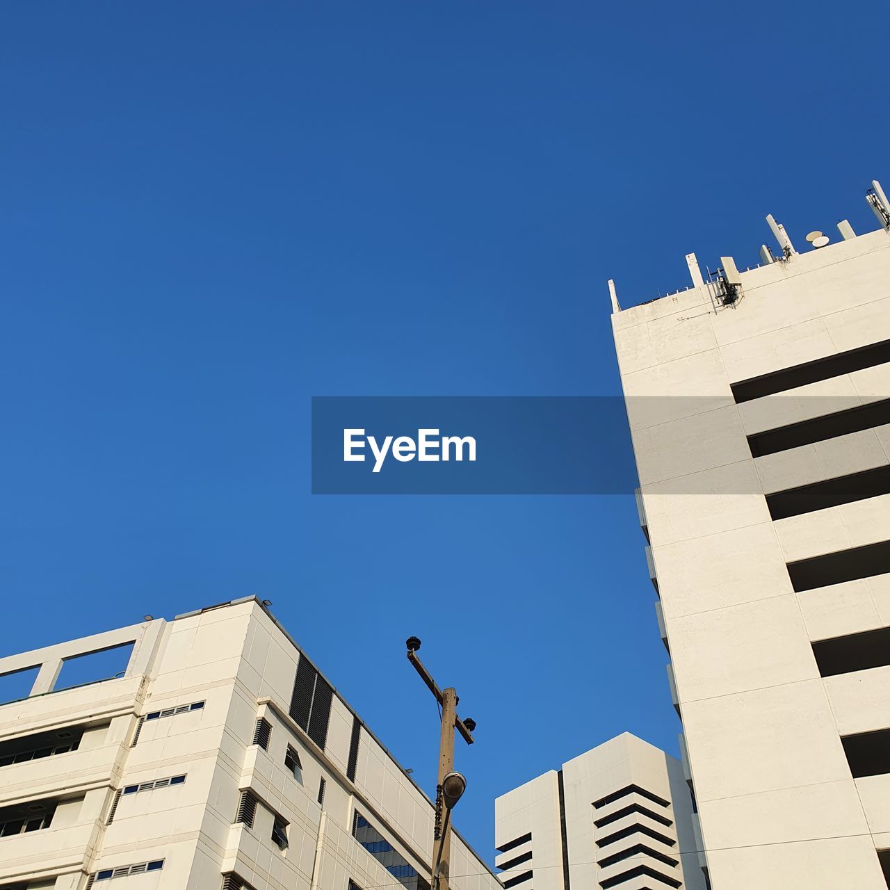 blue, clear sky, architecture, sky, building exterior, built structure, low angle view, nature, skyscraper, building, sunny, day, no people, copy space, city, outdoors, sunlight, window