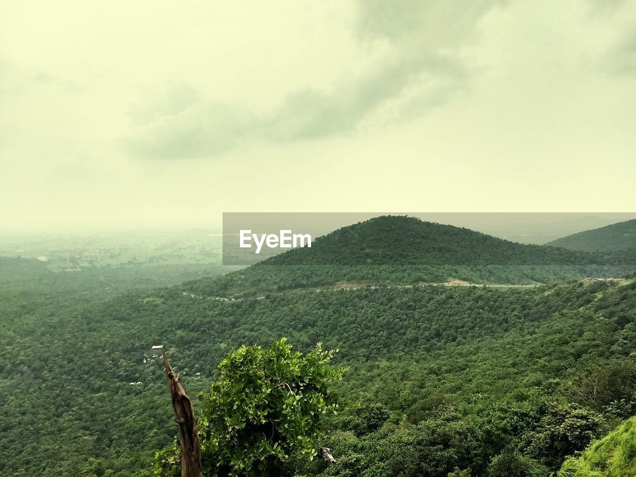 SCENIC VIEW OF MOUNTAIN AGAINST SKY