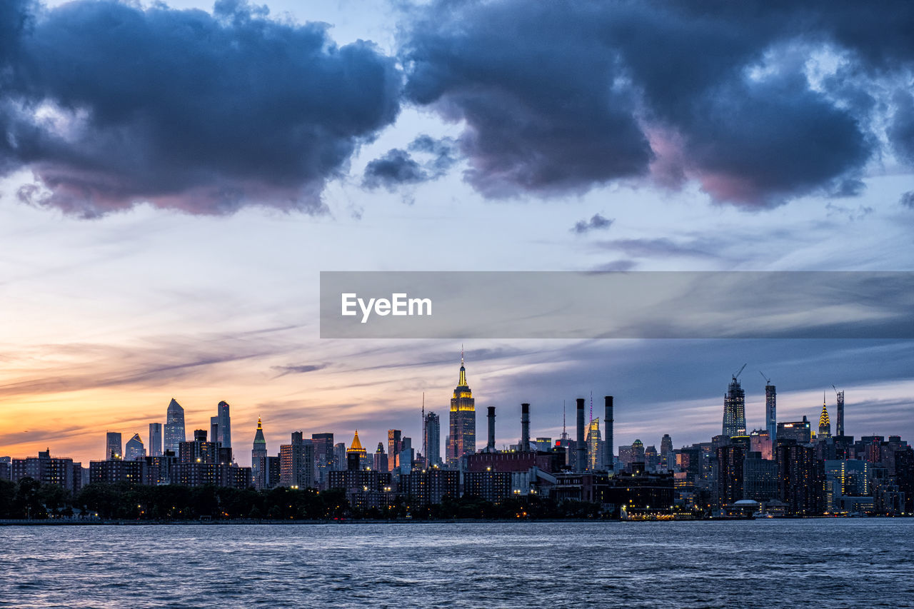 VIEW OF BUILDINGS AGAINST CLOUDY SKY