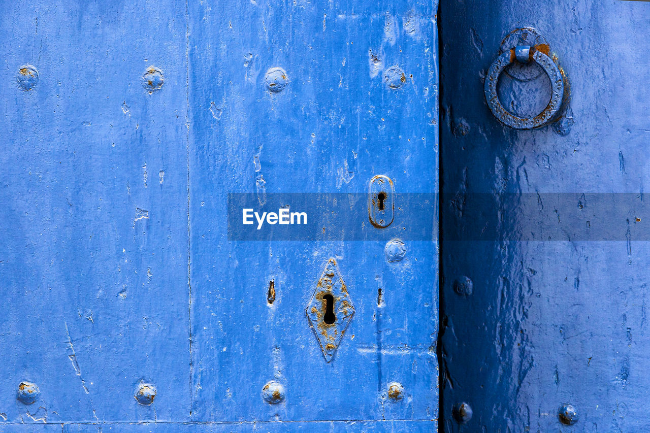 FULL FRAME SHOT OF OLD DOOR