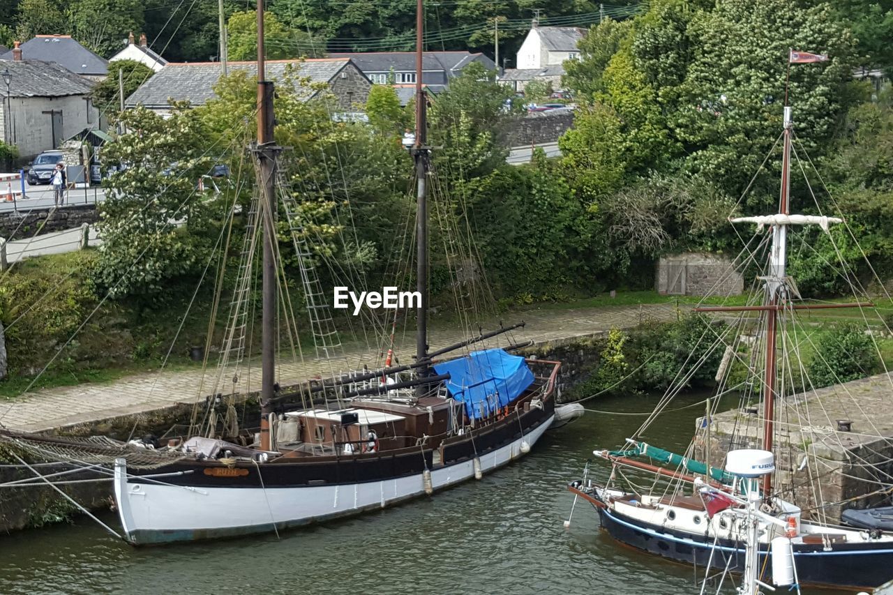 BOATS IN SEA