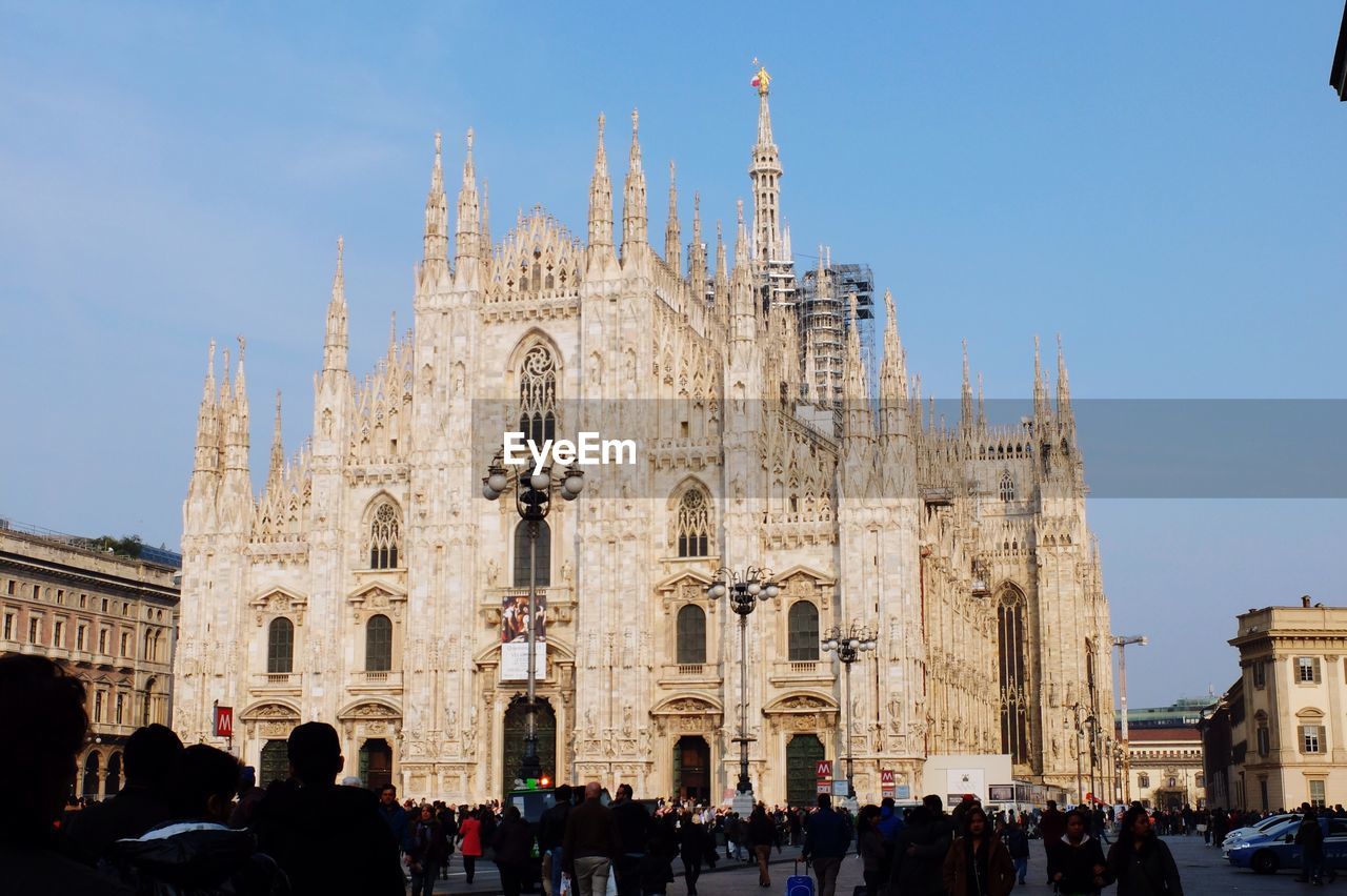 Tourists at milan cathedral