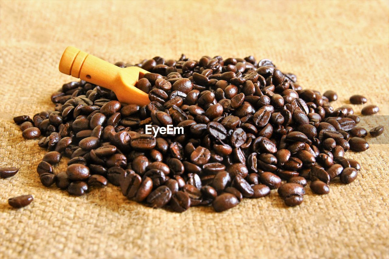 food and drink, roasted coffee bean, food, coffee, drink, brown, freshness, large group of objects, close-up, still life, no people, produce, crop, cup, table, roasted, indoors, abundance