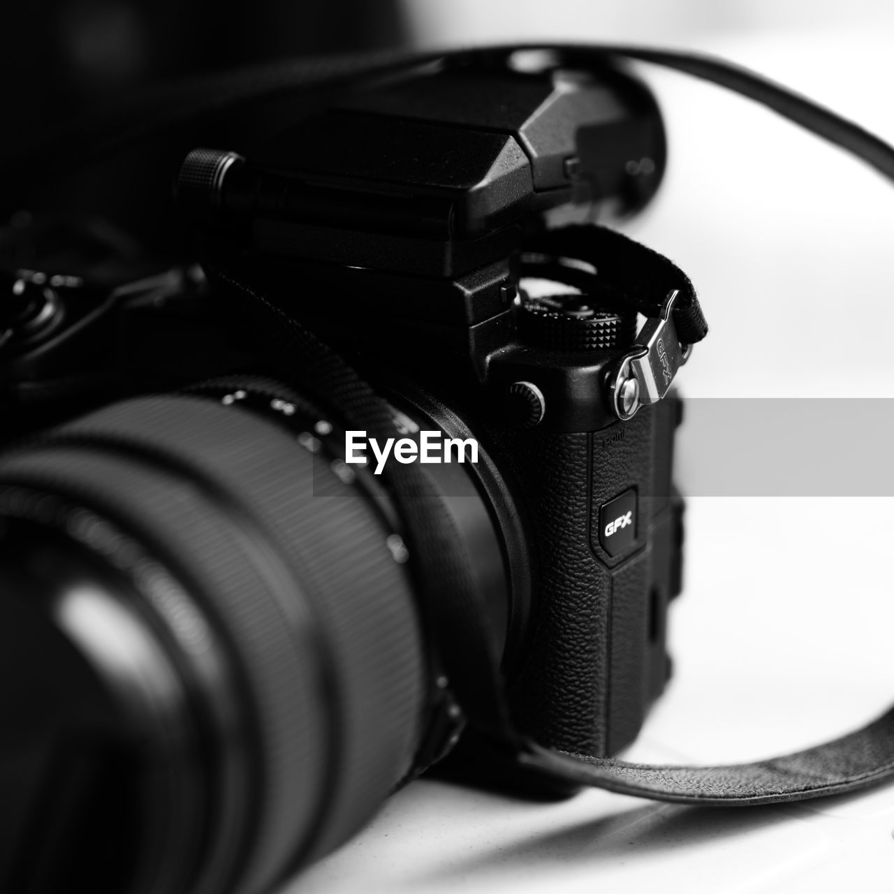 technology, camera, lens - optical instrument, digital slr, black, camera lens, black and white, photographic equipment, lens - eye, close-up, indoors, no people, equipment, monochrome, arts culture and entertainment, monochrome photography, activity, single object