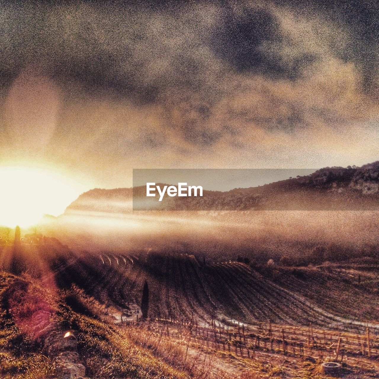 SCENIC VIEW OF FIELD AND MOUNTAINS AGAINST SKY